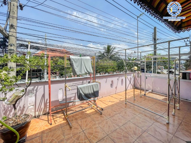 *****ทาวน์เฮ้าส์มือสองย่านนนทบุรี ม.บัวทองเคหะ กาญจนาภิเษก บนเนื้อที่เกือบ 17 ตร.ว. ฟังก์ชัน 2 ห้องนอน 1 ห้องน้ำ 1 ที่จอดรถ บ้านอบอุ่น เหมาะทำการค้า เชื่อมต่อถ.บางกรวย-ไทรน้อย, ถ.กาญจนาภิเษก, ถ.ชัยพฤกษ์ ใกล้รถไฟฟ้าสายสีม่วง "สถานีคลองบางไผ่" รีบจับจองเลย!